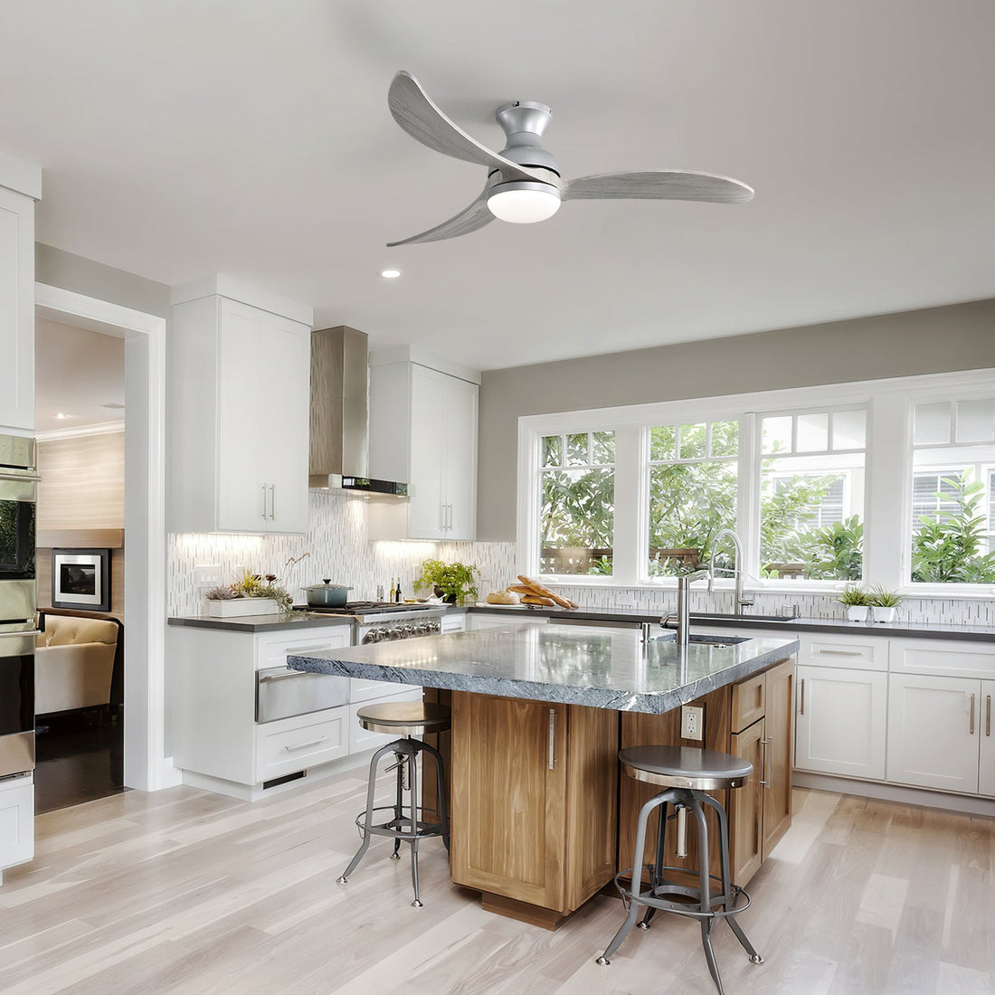 The Advantages of Ceiling Fans with Built-in Lighting Fixtures